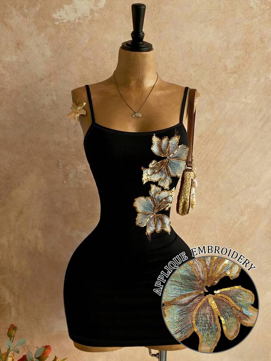 Women'S Fashion Of The 70S - Vintage Elegant Dress, Heavy Patchwork Embroidery