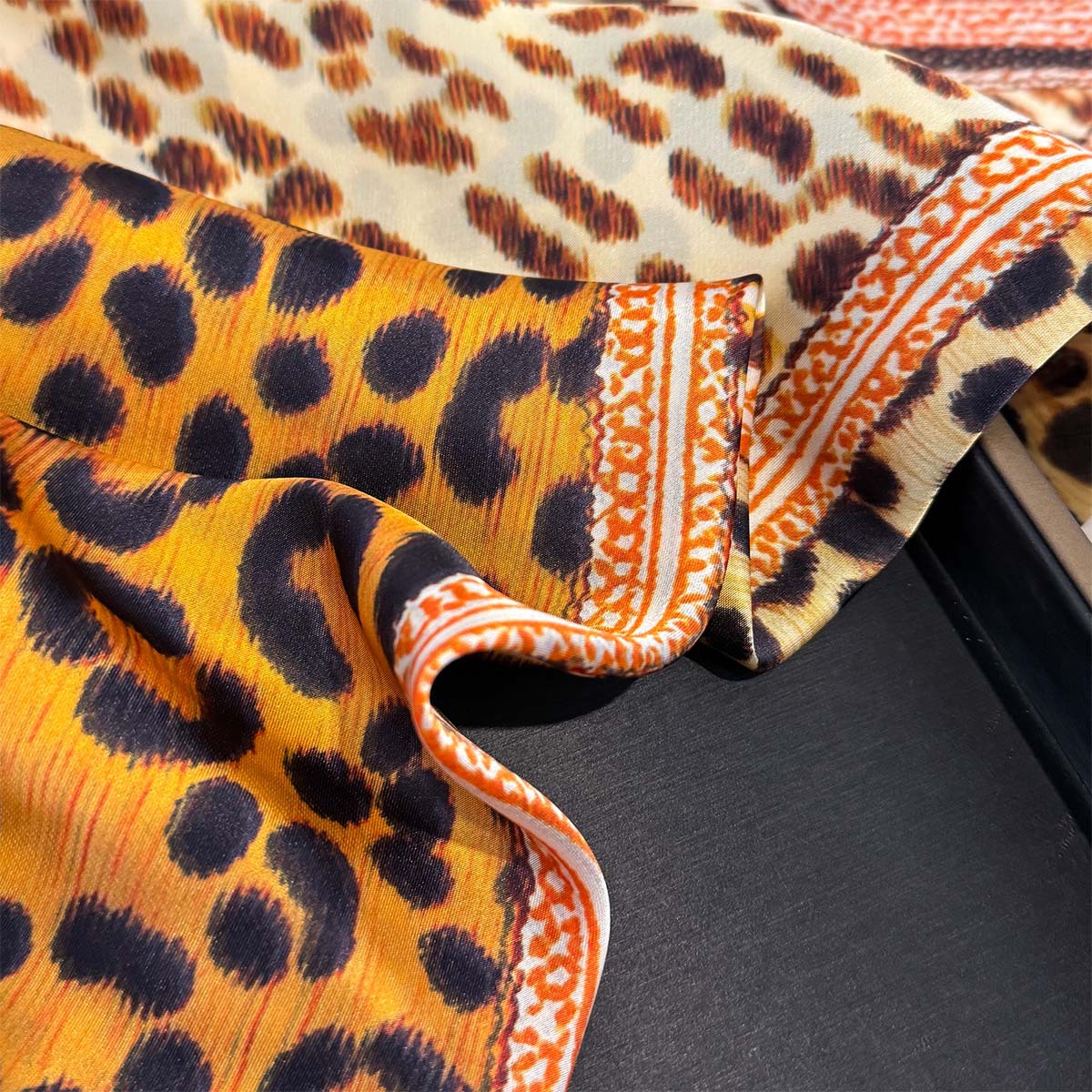 Leopard Print 65cm Silk Scarf  - Women'S Fashion Poncho 评论和价格
