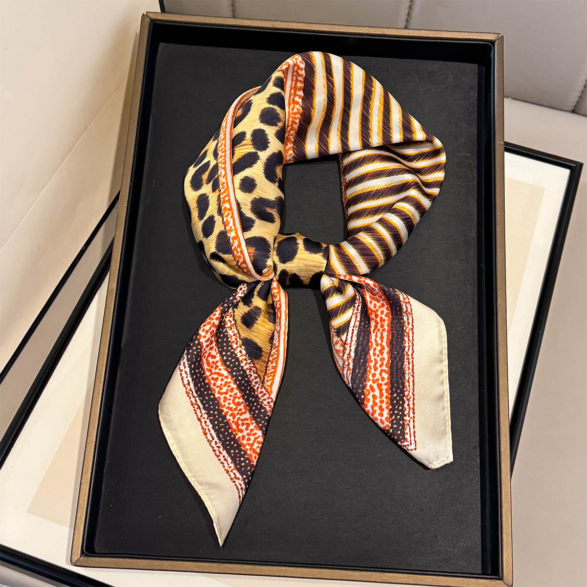 Leopard Print 65cm Silk Scarf  - Women'S Fashion Poncho 评论和价格